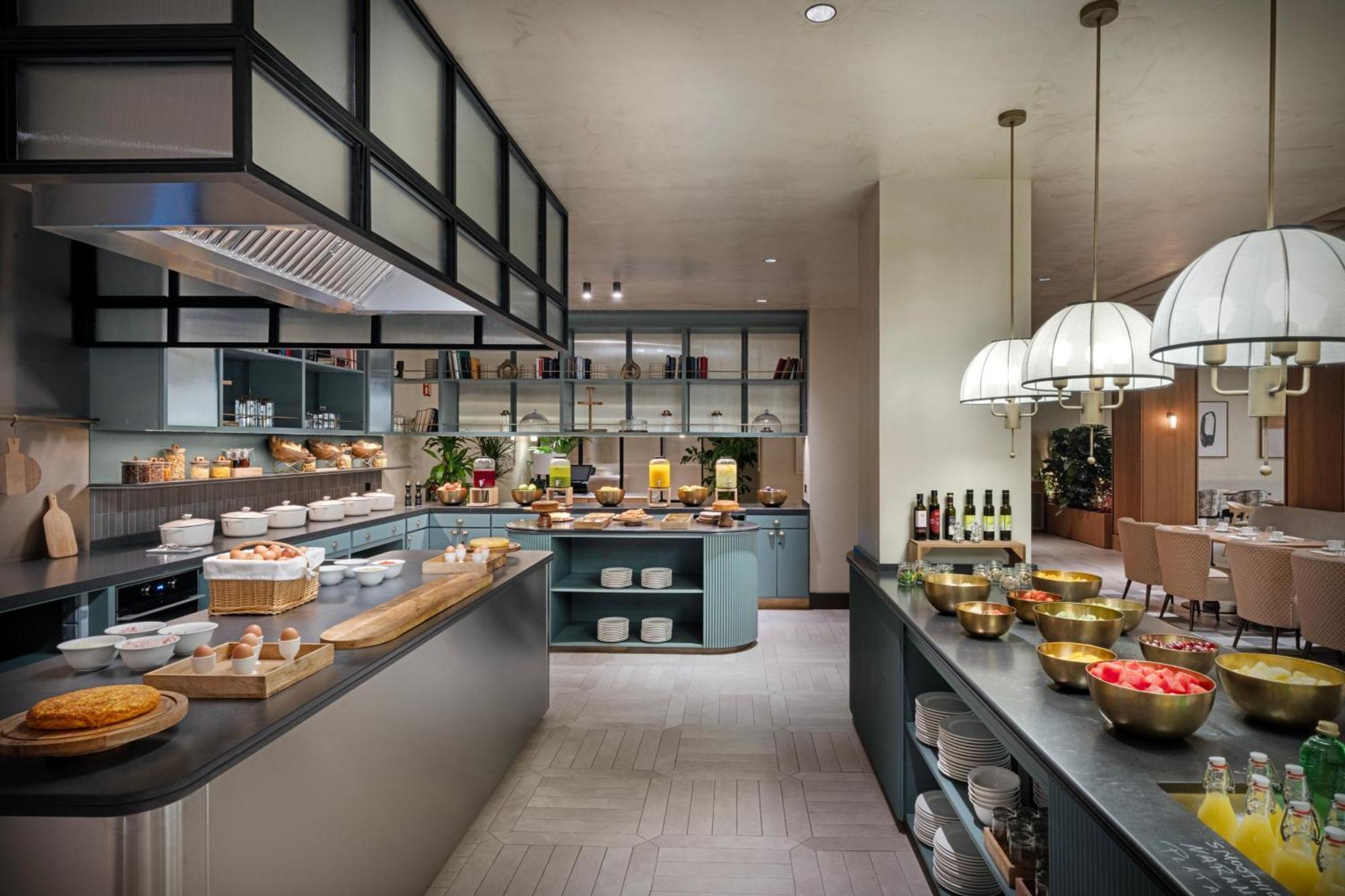 Отель The Westin Madrid Cuzco Экстерьер фото