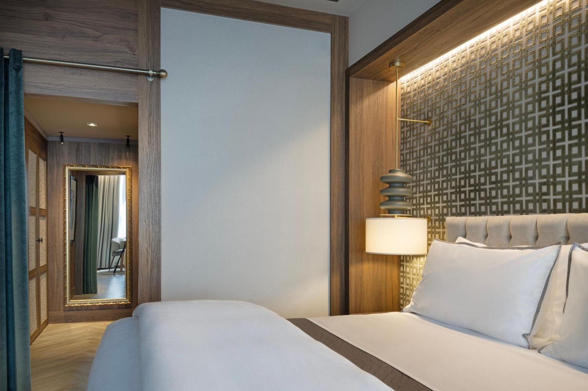 Отель The Westin Madrid Cuzco Экстерьер фото