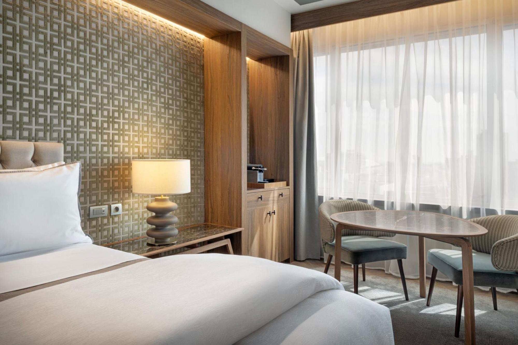 Отель The Westin Madrid Cuzco Экстерьер фото